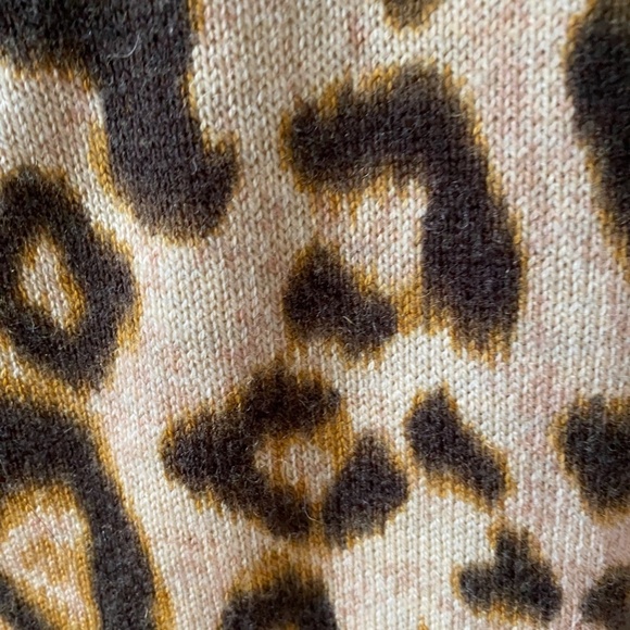 H&M Leopard Print Zipper Back Sweater Small - Picture 5 of 7